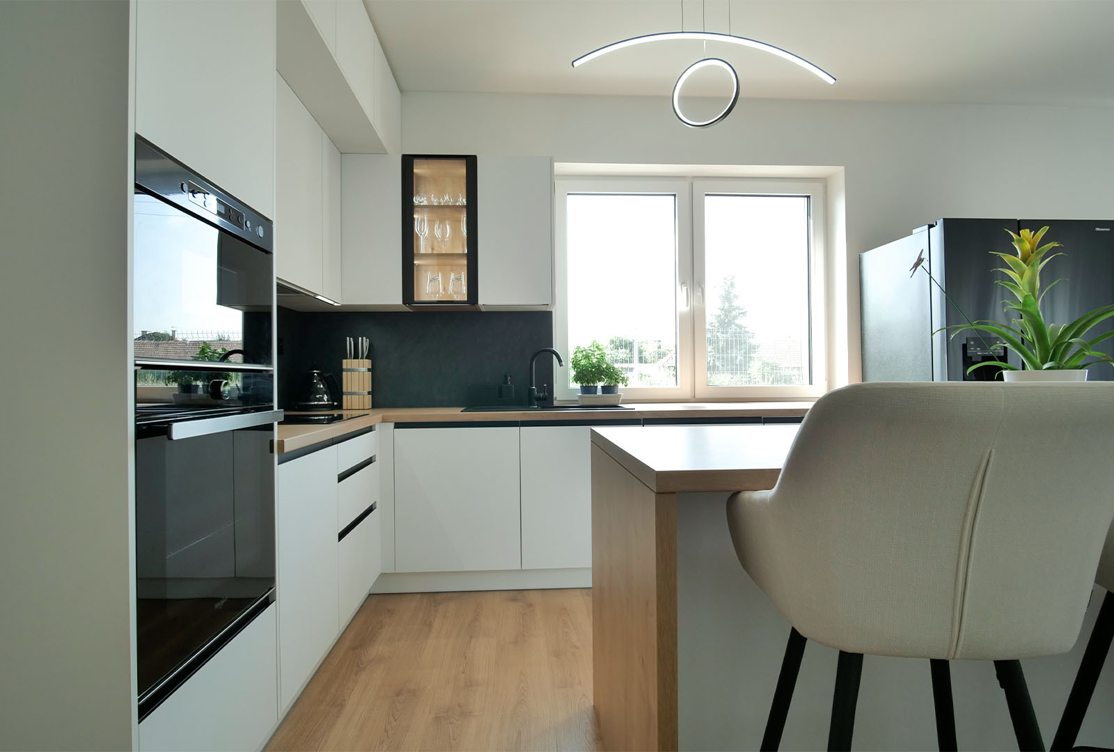 Kuchyna_Biela_Matt_Dub_Arlington_Bridlica_Scivaro_(10)